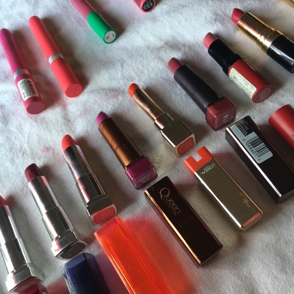 Lipstick - Picture 1 of 8